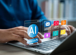 Principiante en criptomonedas que estudia las bases de la negociación automática con inteligencia artificial